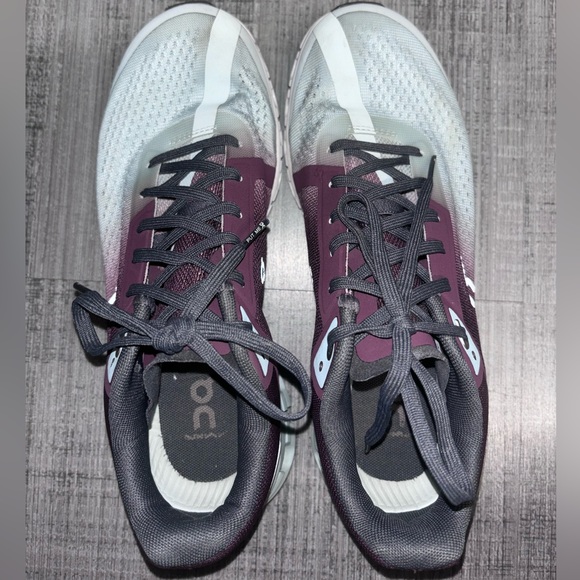 On-CloudFlow Women’s Training Shoes in mulberry-mint - Picture 2 of 9